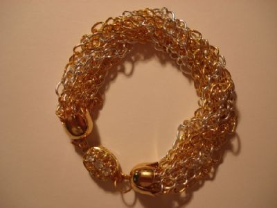 Flot armbnd med guldkder